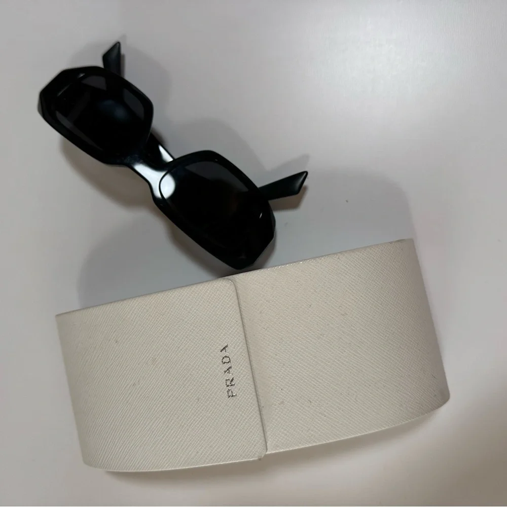 Prada Black Geometric Sunglasses - Picture 4 of 4